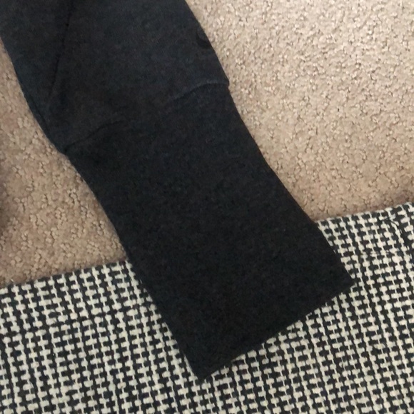 Cropped dressy Nike sweatshirt. Perfect condition. Dri fit. Small. - Picture 2 of 4